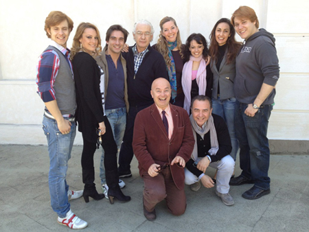 Parte del cast con il regista Saverio Marconi